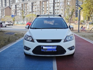 <span class=keywords><strong>Ford</strong></span> <span class=keywords><strong>Focus</strong></span> Classic Million Edition Hatchback 2013 |   Techo Corredizo, Radar Trasero, Chasis <span class=keywords><strong>Deportivo</strong></span>, Confiable y Divertido - Product Image 1