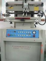 Grande machine de sérigraphie semi-automatique pour l'impression d'étiquettes sur des seaux pour animaux de compagnie