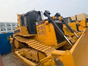 รถดันดินตีนตะขาบ CAT D8R มือสอง พร้อมรองเท้าตีนตะขาบหนาพิเศษ เหมาะสำหรับงานเปิดทางบนภูเขาและการเคลื่อนย้ายหิน - Product Image 6
