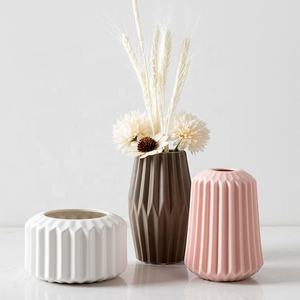 Vase de table en céramique artisanale de grande taille, design Art Déco moderne et minimaliste, écologique, pour fleurs séchées, décoration intérieure - Product Image 5