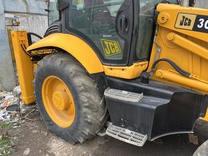 Chargeuse-pelleteuse JCB 3CX d'occasion en excellent état, moteur diesel, pour usage de construction, pompe à engrenages PLC, roulement, prix abordable - Product Image 3