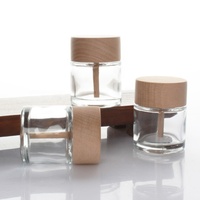 Diffuseur de parfum d'aromathérapie de bouteille en verre de forme de cylindre de 50ml avec le couvercle en bois et le bâton pour l'air plus frais