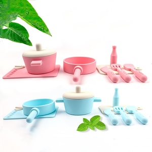 Chaînes anti-chute en silicone 100 % alimentaire pour bébé, cadeaux éducatifs de dessin animé, ensemble de jeu de cuisine d'imitation - Product Image 1