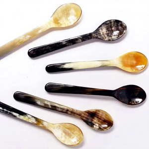 Cuillère en corne naturelle très demandée pour la présentation artisanale du caviar vietnamien, prix de gros le plus bas par FWE - Product Image 1