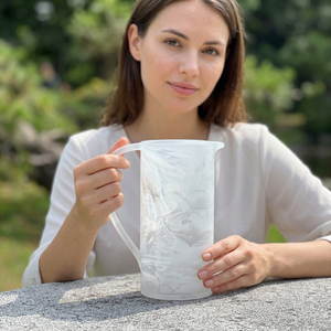 Pichet en résine fait main, moderne, élégant, durable, léger, stylé, écologique, compatible lave-vaisselle, pour la bière, la maison, la cuisine, les dîners et les fêtes - Product Image 1