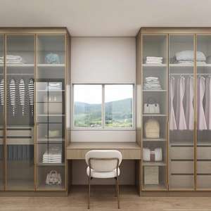Armoires de garde-robe modernes convertibles et autoportantes personnalisables avec portes en verre et un grand espace de rangement pour les vêtements à la maison - Product Image 1