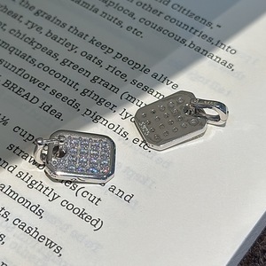 Pendentif carré en argent pur S925 Wenchi avec micro-incrustation de zircon, design élégant médiéval vintage, composant de bijoux simple et tendance - Product Image 4