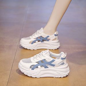 Zapatillas deportivas casuales para mujer, estilo coreano, con suela gruesa y diseño hueco, modelo 2026, color blanco, para verano. - Product Image 5