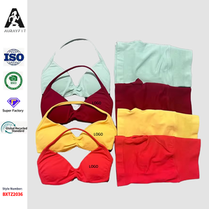 طقم رياضي نسائي من قطعتين من هيستيلو بدون خياطة يتكون من حمالة صدر رياضية وشورت قصير بنمط متباين الألوان للتمارين الرياضية واللياقة البدنية - Product Image 1