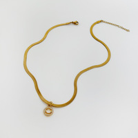 Collier Minimaliste en Acier Inoxydable « Vent Froid » avec Pendentif Smiley – Design Niche Élégant et Tendance pour Femme