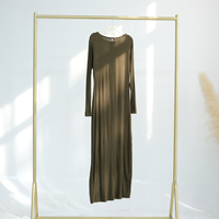 Jupe de couche de base extensible dans les quatre sens Robe longue Robe intérieure en coton Spandex Abaya musulmane Robe Abaya à col rond