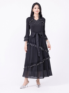 Elegante Abito da Sera con Scollo a V, Perline e Silhouette a Balze, 100% Poliestere, con Polsini Svasati - Product Image 1