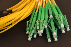 Cable de Fibra Óptica Monomodo Softel de 16 Núcleos G657A2 SC UPC a LC APC LSZH - Product Image 3