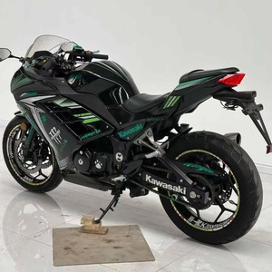 Moto sportive <span class=keywords><strong>Kawasaki</strong></span> d'occasion, modèle <span class=keywords><strong>Ninja</strong></span> <span class=keywords><strong>400</strong></span>, <span class=keywords><strong>400</strong></span> cm³, refroidissement par eau, idéale pour les débutants, parfaite pour les trajets quotidiens - Product Image 6