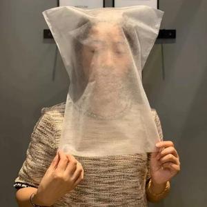 Masque facial non tissé de protection en gros pour le maquillage – Empêche le transfert de taches de fond de teint et de rouge à lèvres sur les vêtements - Product Image 3
