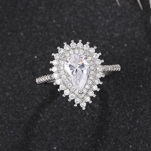 Anello dal Design a Forma di Pera, Anello Classico da Dito per Donne - Product Image 1