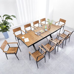 Set Tavolo e Sedie <span class=keywords><strong>da</strong></span> Cortile in WPC in Stile Nordico, Arredamento Minimalista per Esterni, Resistente <span class=keywords><strong>alle</strong></span> <span class=keywords><strong>Intemperie</strong></span> e Anticorrosione per Patio - Product Image 1
