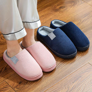 Chaussons d'intérieur antidérapants et doux pour hommes et femmes, légers, thermiques, à talon plat avec fourrure pour la chaleur estivale - Product Image 5