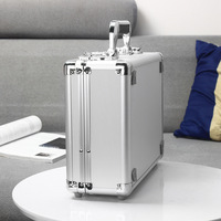 Boîtier en aluminium d'angle carré argenté d'usine en Chine avec inserts en mousse personnalisés Support OEM pour les dimensions et la couleur