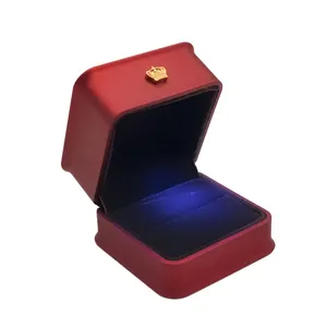 Großhandel Luxus LED Licht Schmuck Ring Box mit benutzer definierten Logo für Ring Geschenk box Verpackung