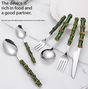 Juego de cuchillo, tenedor y cuchara para carne de acero inoxidable para el hogar, con mangos de bambú natural. - Product Image 4