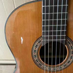 Nuevo diseño único profesional hecho a mano de alta calidad para guitarra clásica de palisandro de cedro macizo de tamaño 4/4 - Product Image 4