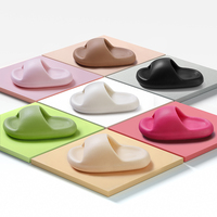 Chaussures de plage d'été Pantoufles d'intérieur pour filles Sandales de luxe de créateur Pantoufles plates décontractées pour la maison Logo personnalisé