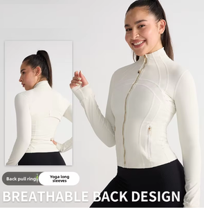 Chaqueta de yoga blanca con cuello alto, manga larga, cierre de cremallera y costuras en contraste, sin costuras, de spandex y poliéster elástico. - Product Image 4