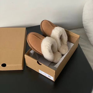 Vente en gros de nouvelles pantoufles de luxe pour femmes, chaudes, douces, en peluche, à enfiler, à semelle épaisse, antidérapantes, pour pieds nus - Product Image 4