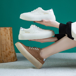 Zapatillas <span class=keywords><strong>Blancas</strong></span> de Mujer Antideslizantes con <span class=keywords><strong>Plataforma</strong></span> Gruesa y Punta Ancha, de Cuero Genuino, Transpirables, Ligeras, con Suela Suave y Diseño de Estrella, Novedad de Primavera - Product Image 4