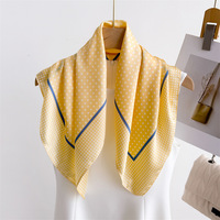 Petit col carré 70*70cm Foulard à cheveux Dernier design Motif à pois colorés Hijabs Foulards traditionnels en polyester de soie Châles