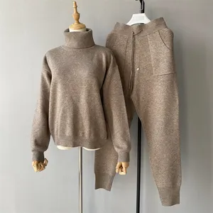 2024 printemps doux laine tricoté pull deux pièces ensemble pantalons décontractés conception plaine tricoté col roulé laine cachemire pull en Stock