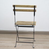 Chaise pliante en bois massif antique avec assise en bois et pieds en métal, design rustique, empilable pour usage domestique et commercial