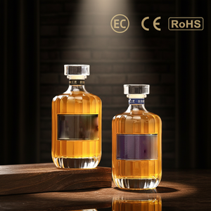Bouteille en verre strié vertical côtelé classique transparente 500ml 700ml <span class=keywords><strong>pour</strong></span> whisky, brandy, liqueur, spiritueux avec <span class=keywords><strong>bouchon</strong></span> en liège en forme de T - Product Image 1