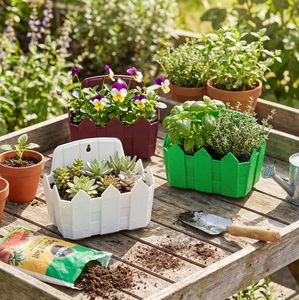 Jardinière murale en plastique style clôture, pot de fleurs suspendu décoratif pour extérieur, jardin, balcon, balustrade - Vente en gros - Product Image 1