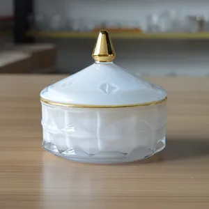 Pote de vela de vidro branco personalizado do diamante com aro de ouro