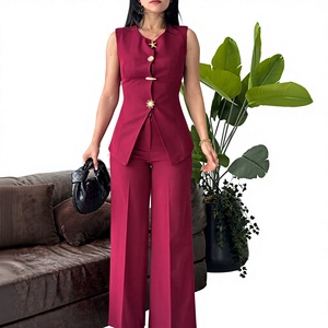 Ensemble de costume sans manches pour femme, couleur bordeaux, boutons sur le devant, pantalon élégant, tenue d'automne, coupe classique, tissu satiné - Product Image 1