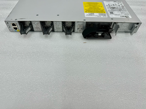 Commutateur Ethernet Gigabit 24 ports série 9300L C9300L-24T-4X-E avec 4 ports SFP+ 10G pour connectivité réseau haute densité 24x Giga - Product Image 3