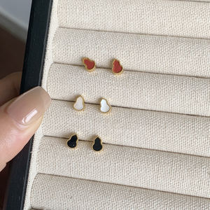 Ensemble collier, bracelet et boucles d'oreilles en acier titane, avec pendentif gourde rouge plaqué or 18 carats, chaîne de clavicule et chaîne de cheville, résistant au ternissement - Product Image 2