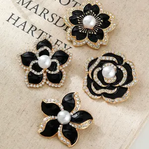 ユニセックス高級亜鉛合金金メッキクリスタルブローチピンブラックローズカメリアレッドチェストフラワーウェディングエンゲージメントギフトパーティー - Product Image 1