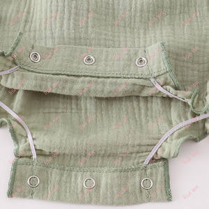 Abiti Coordinati per Sorelle in Verde Salvia, <span class=keywords><strong>Vestito</strong></span> Estivo in <span class=keywords><strong>Mussola</strong></span> di <span class=keywords><strong>Cotone</strong></span> Organico con Volant per Bambine - Product Image 5