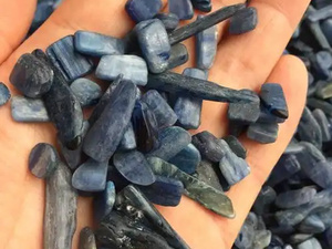 Poudre et granulés de kyanite à faible teneur en impuretés, matière première réfractaire de qualité supérieure largement utilisée dans l'industrie réfractaire et la fonderie - Product Image 1