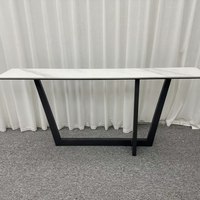 Table console en marbre pour salon au design moderne, cadre en bois noir, idéale pour villa ou hôtel
