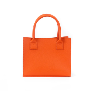 Borsa Mini Tote in Pelle Personalizzata all'Ingrosso con Ricamo 'Parlo Fluormente Francese' e Tre Catene per Ragazze - Product Image 6