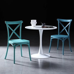 Sedia da Banchetto in Plastica Impilabile Bianca e Oro di Lusso per Eventi, Feste, Ricevimenti e Ristoranti - Product Image 5