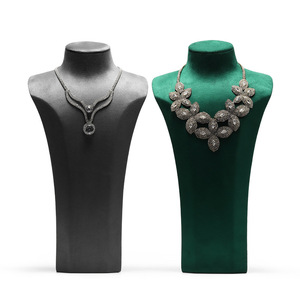 Nouveau présentoir à bijoux en forme de portrait en similicuir velours, style raffiné - Product Image 1