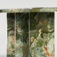 Table console de luxe en onyx vert avec pieds en onyx assortis, design entièrement en pierre