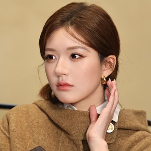 ต่างหูแบบห่วง สแตนเลส 304 สีทองและสีเงิน รูปทรงหยดน้ำ สวมใส่ได้ทุกวัน สไตล์มินิมอล - Product Image 4