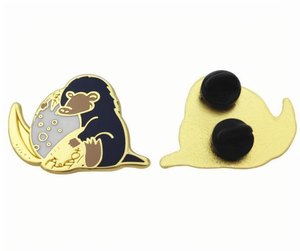 Prix de gros d'usine en alliage de Zinc Offre Spéciale émail doux graveleux insigne personnalisé avec embrayages papillon - Product Image 1