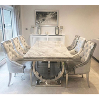 Table à manger de luxe moderne haut de gamme au design nordique pour salle à manger ou restaurant, base en acier inoxydable doré, plateau en marbre noir pour villa